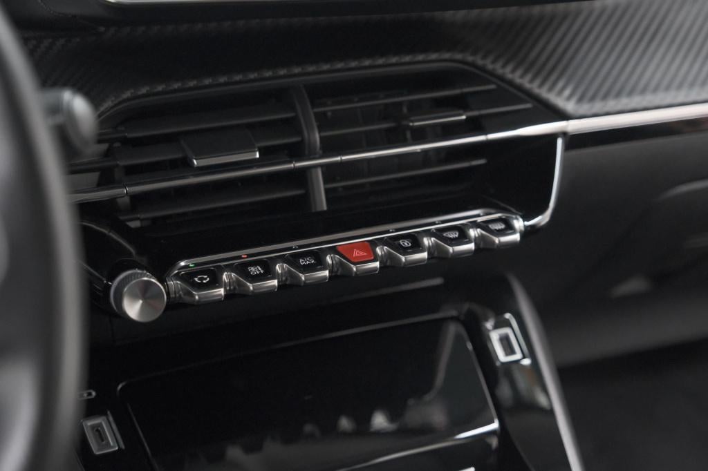 Peugeot E-2008 ev allure pack 50 kwh | 3 fase laadfunctie | parkeersensoren