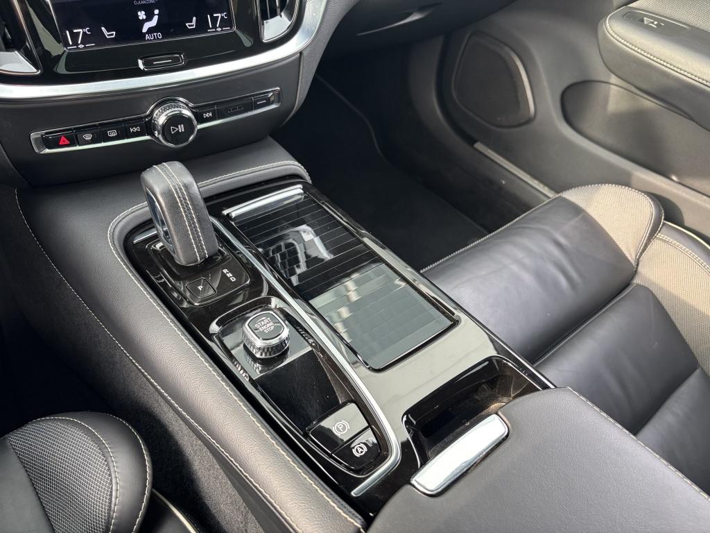 Volvo V60 t6 398pk recharge r-design| panodak| adap.cruise| camera| awd