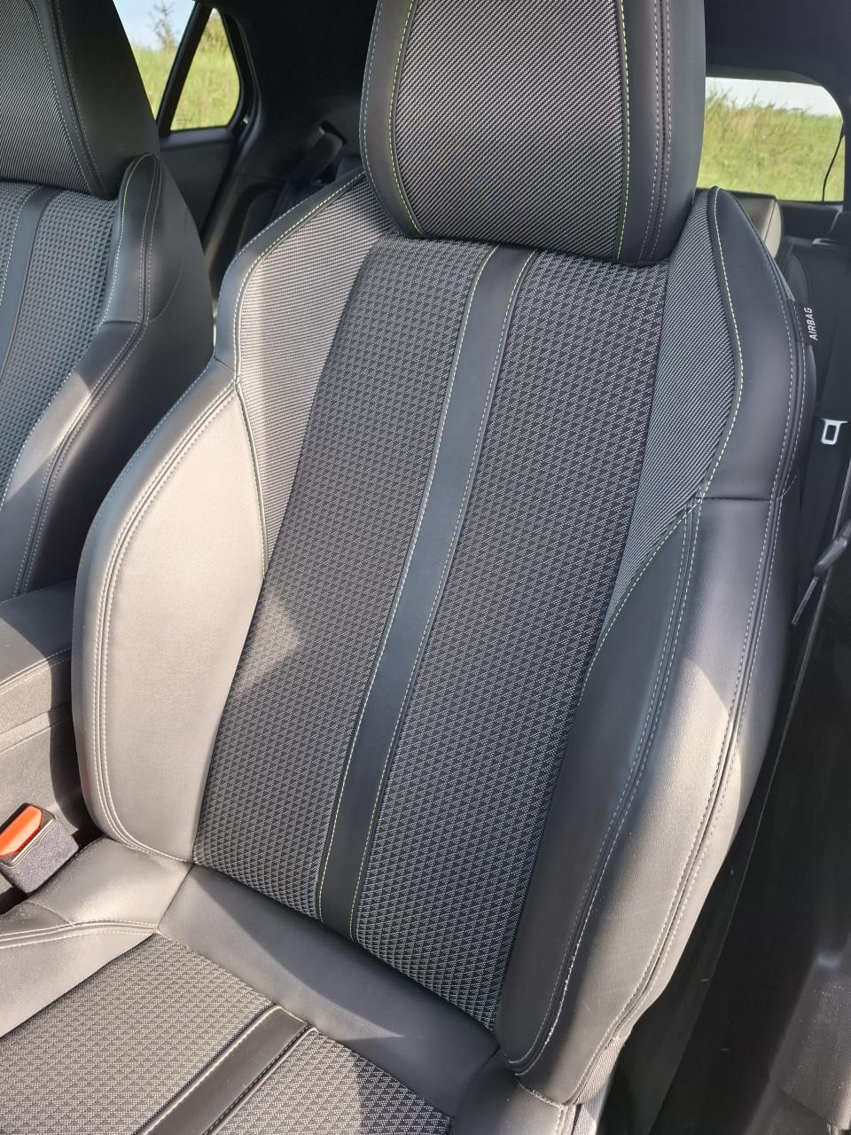 Zwarte Peugeot 2008 GT automaat/ 3D cockpit