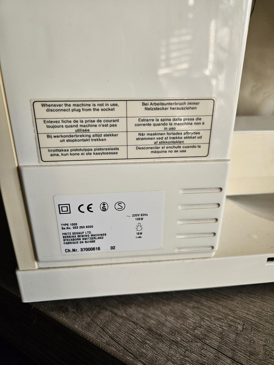 Mooie werkende Bernina 1000 special naaimachine groot pedaal