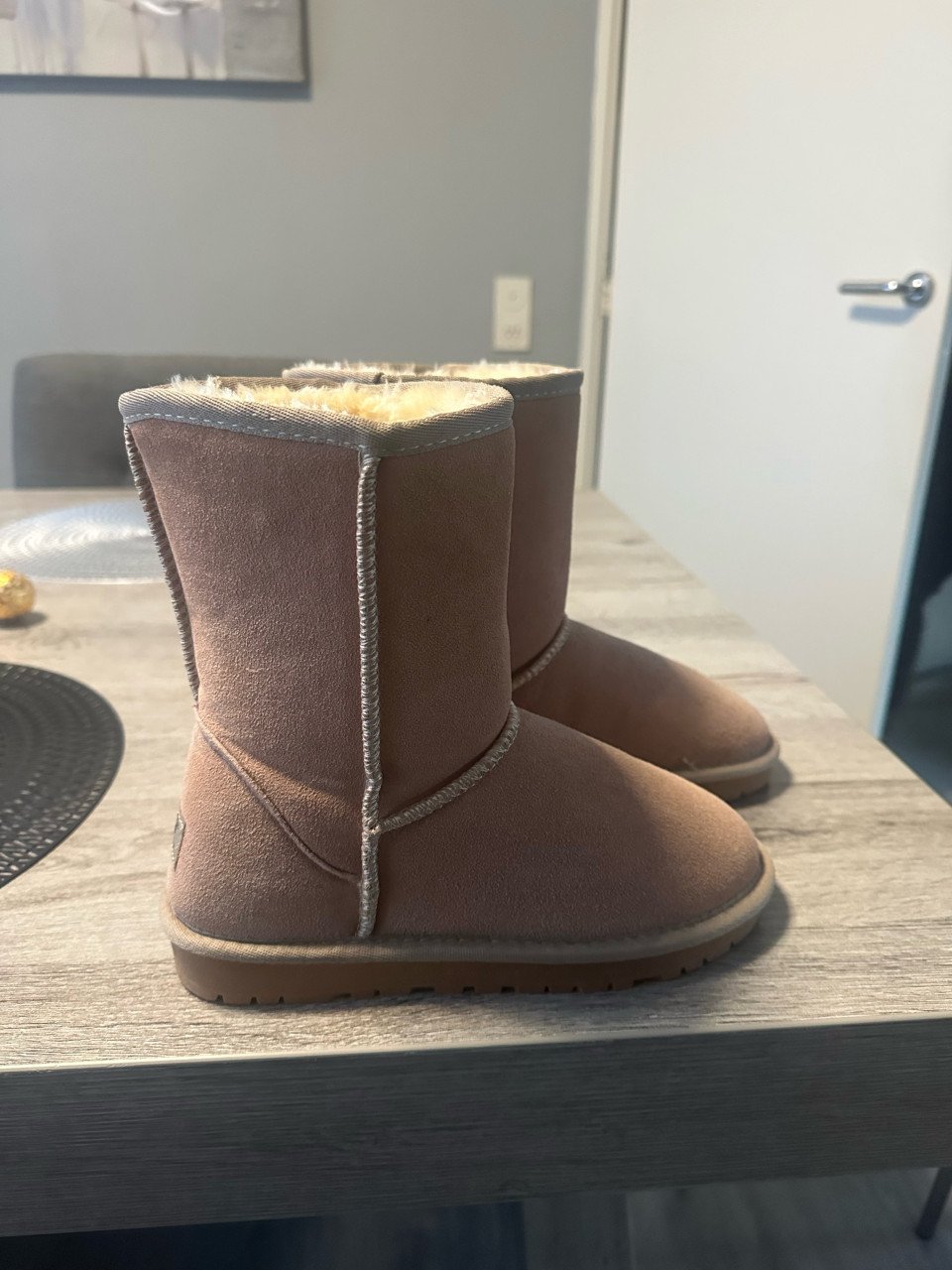 2x UGG maat 36