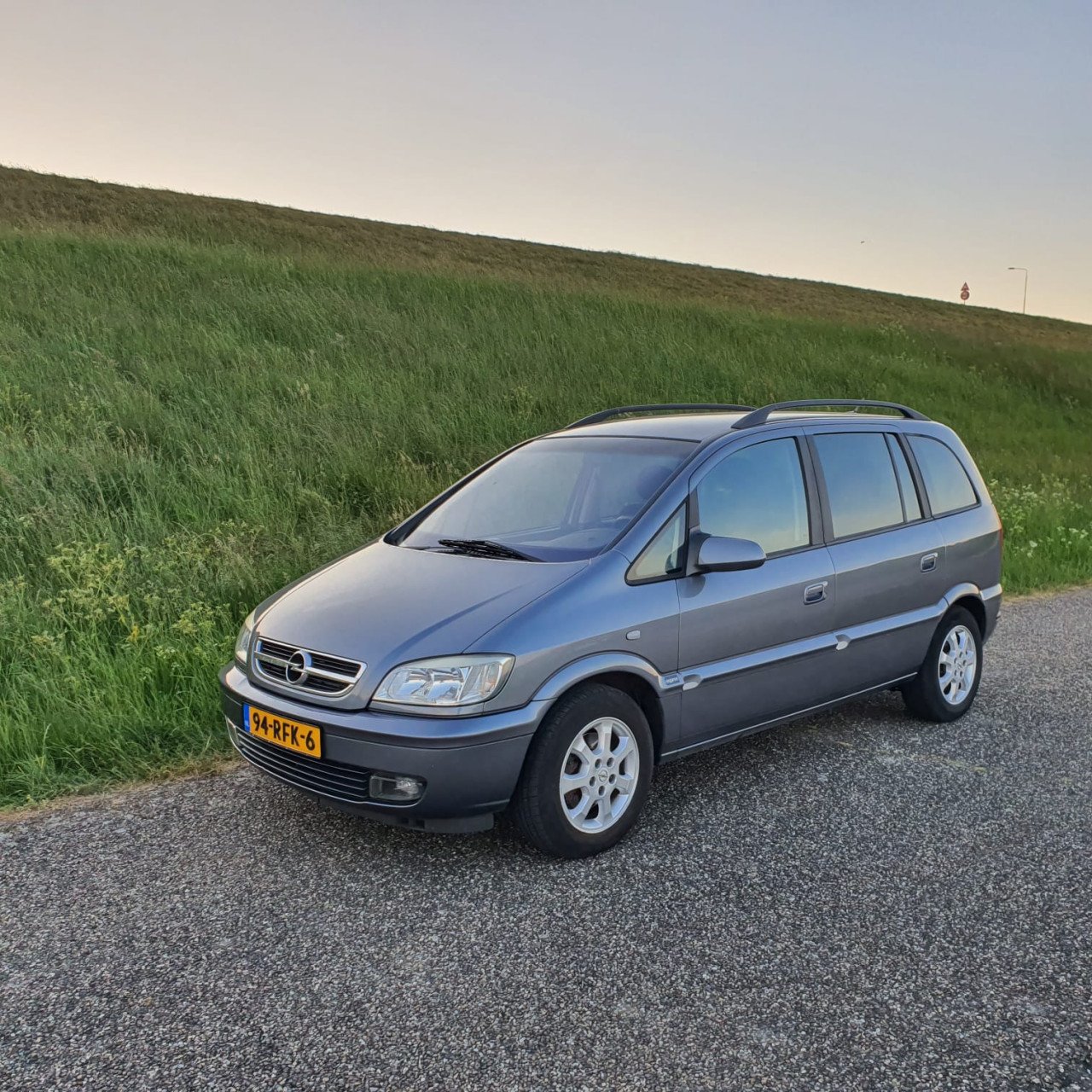 Opel Zafira 1.8 16V Elegance