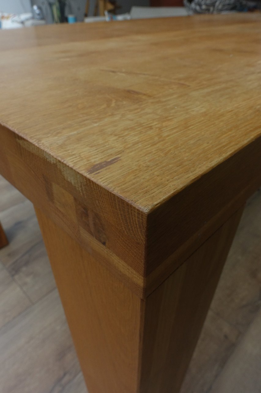 Lange stevige massief houten tafel