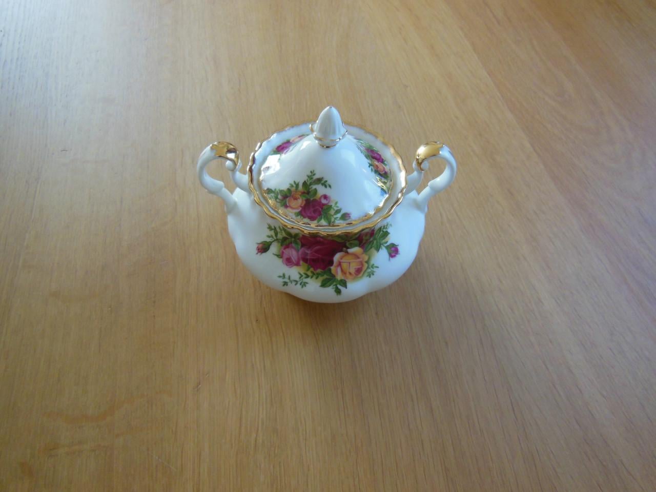 Suikerpot met deksel Royal Albert
