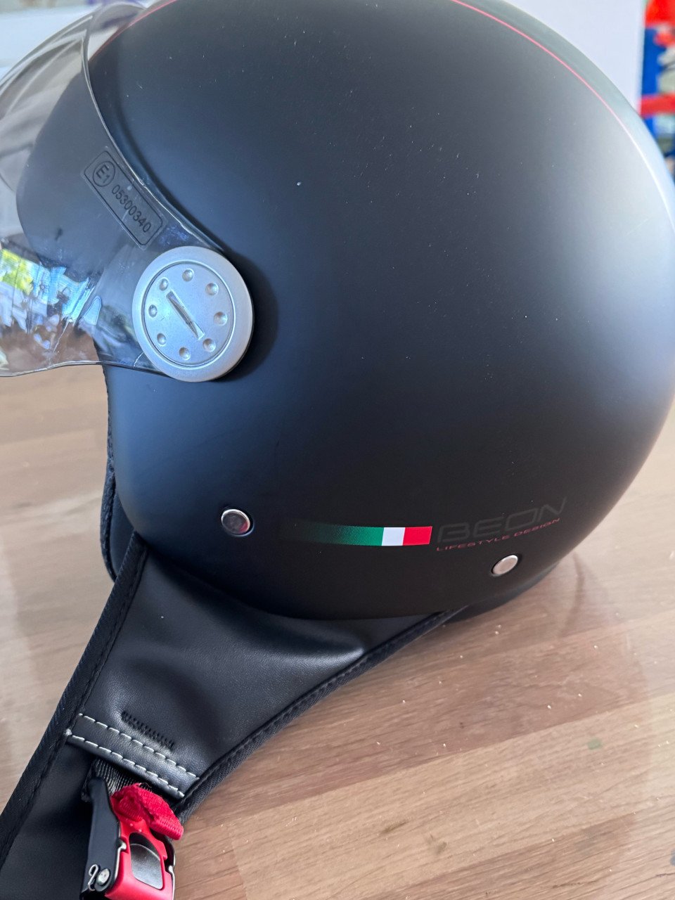 Beon disign scooter helm. (nieuw)