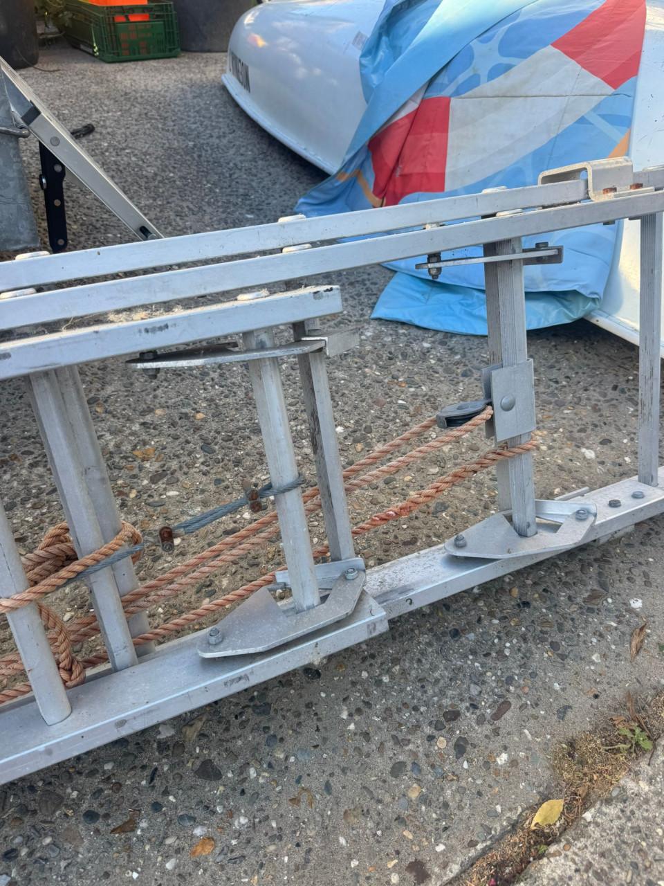 Uitschuifbare degelijke grote ladder