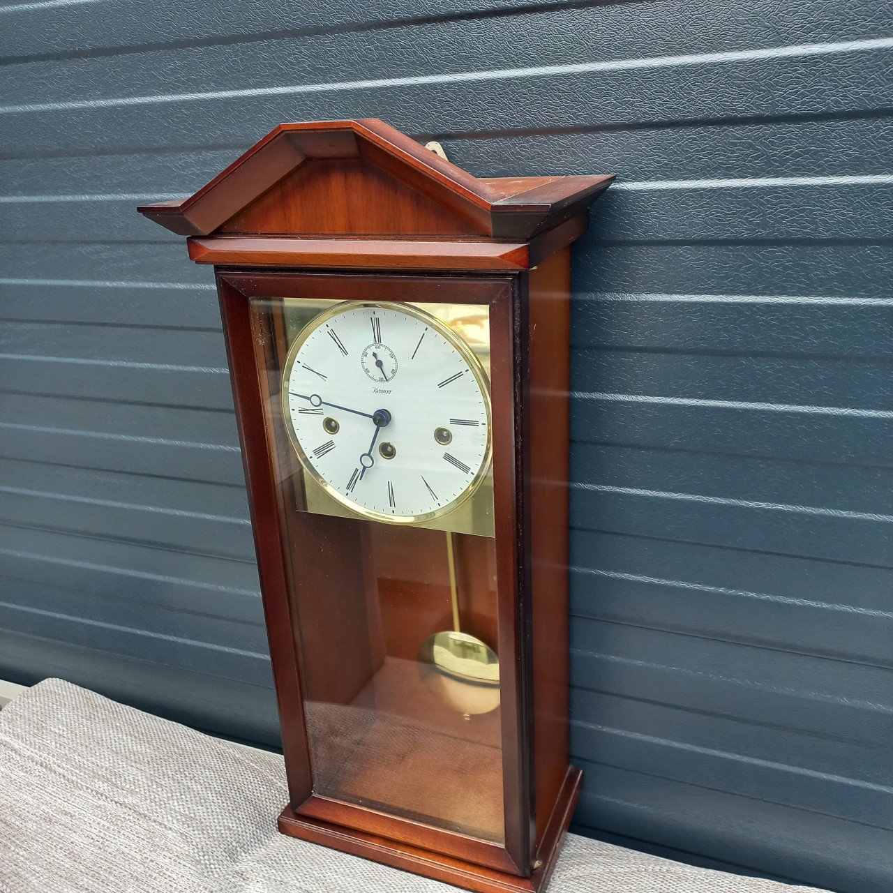 Originele houten kersenhout gelakt regulateur klok.