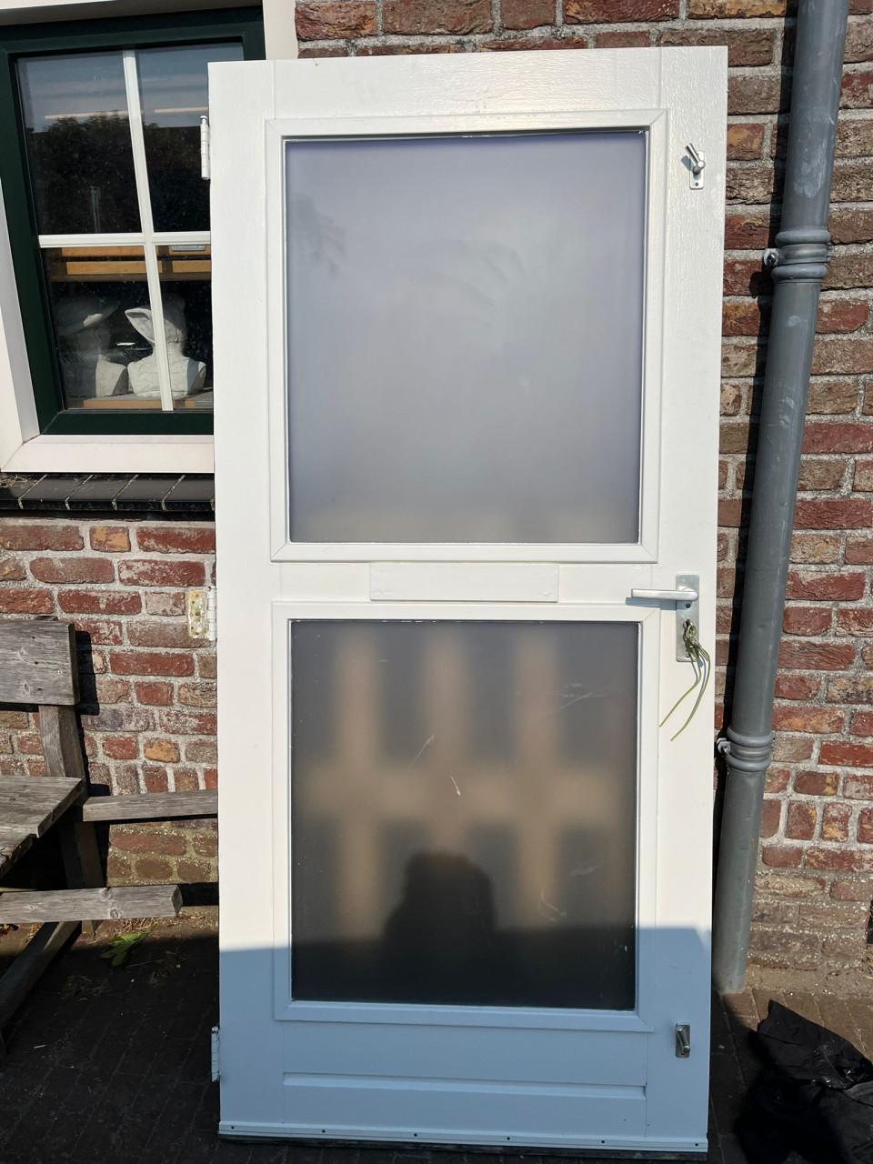 Hardhouten buitendeur