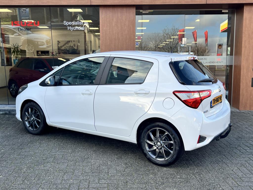 Toyota Yaris 1.5 vvt-i comfort | radio | trekhaak | lm-velgen | airco