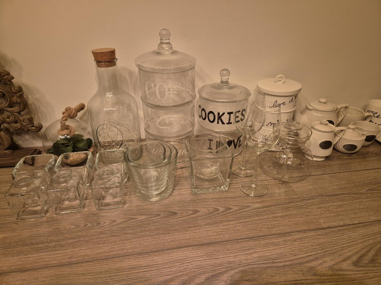 Uitzoeken, alles één euro per item!