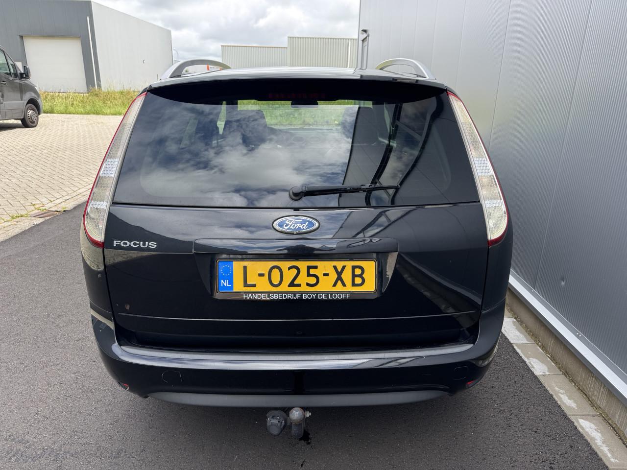 Ford Focus 1.6 Ghia black magic edition!