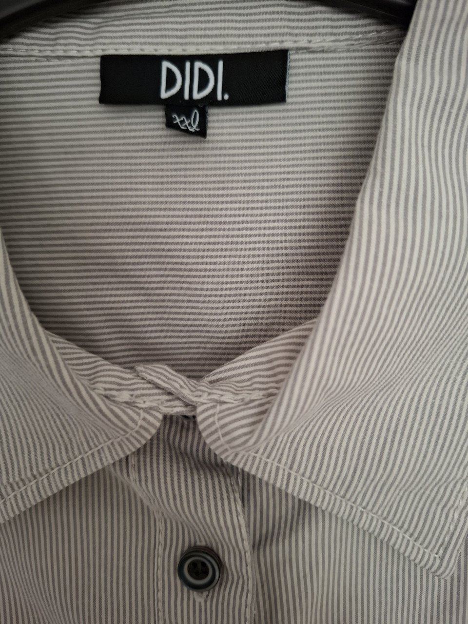 Didi blouse khaki/wit vertikaal gestreept, lange mouwen. Maat XXL