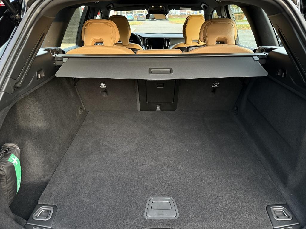 Volvo XC60 2.0 t4 momentum // 18.000km! //