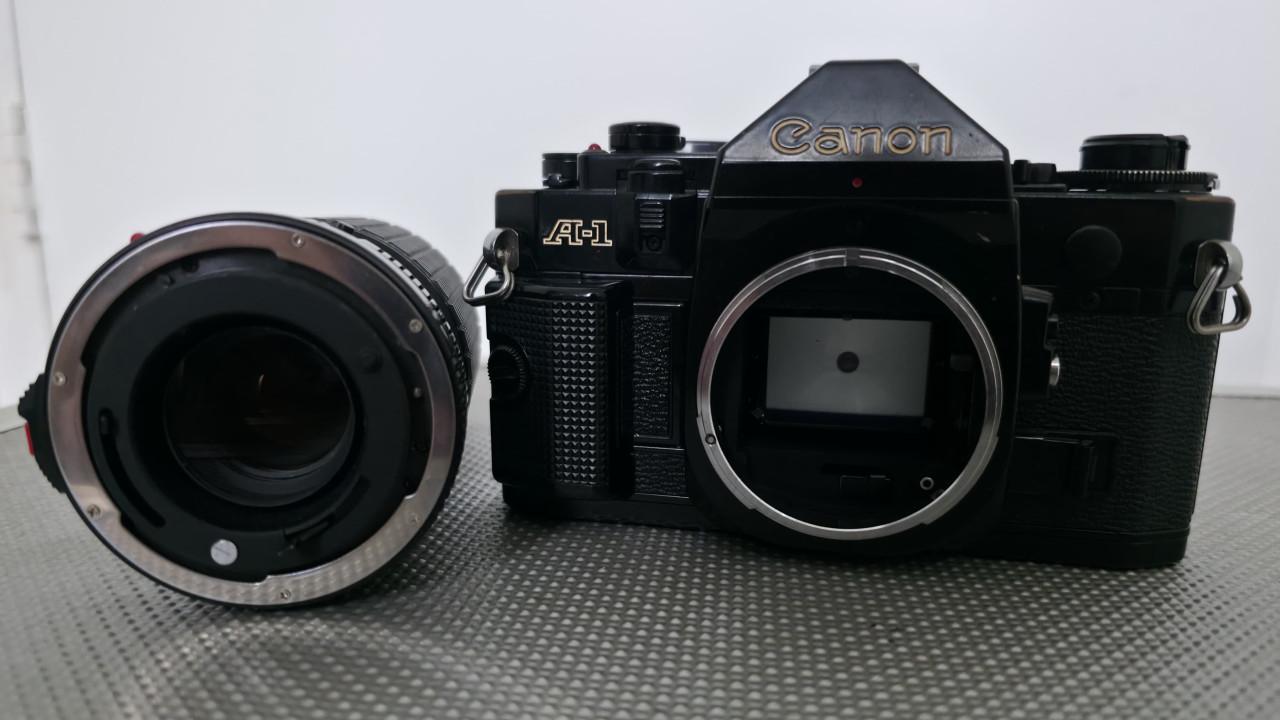 Canon A1 Spiegelreflexcamera met complete set accessoires