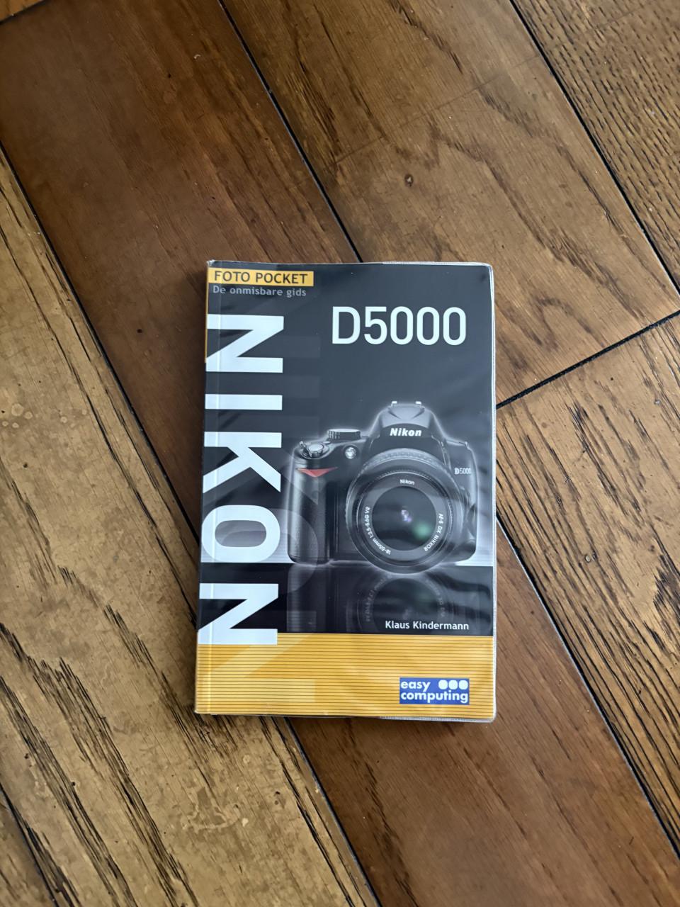 Foto camera nikon 5000 en tas