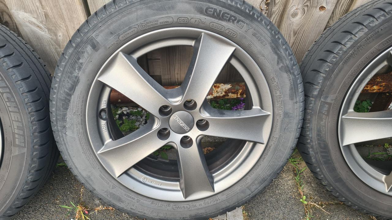 Mooie 16" Dezent velgen met zgan. Michelin banden