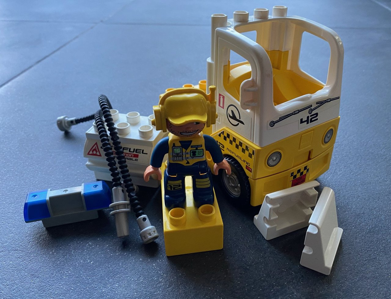 Lego duplo vliegtuig tankwagen (compleet) 7842