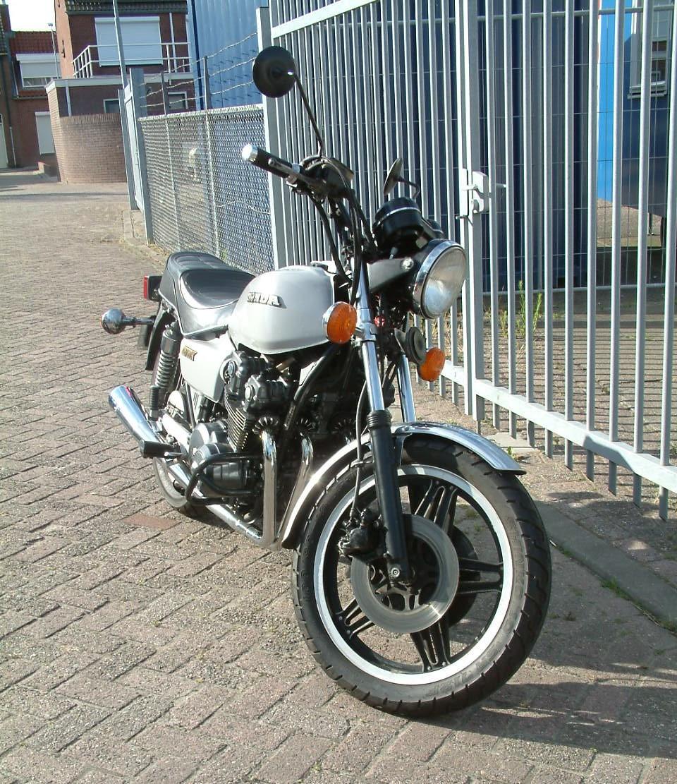 Honda  CB 750 K dohc  1981  -60000 KM  net en goede staat --nieuw Uitlaat