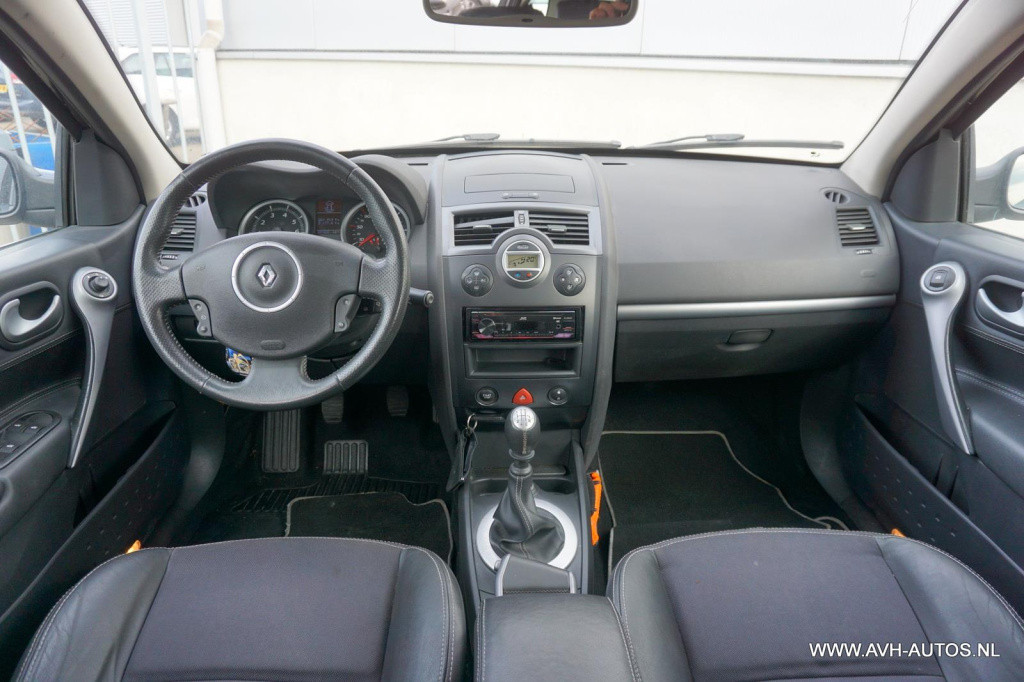 Renault Megane 2.0-16v tech line