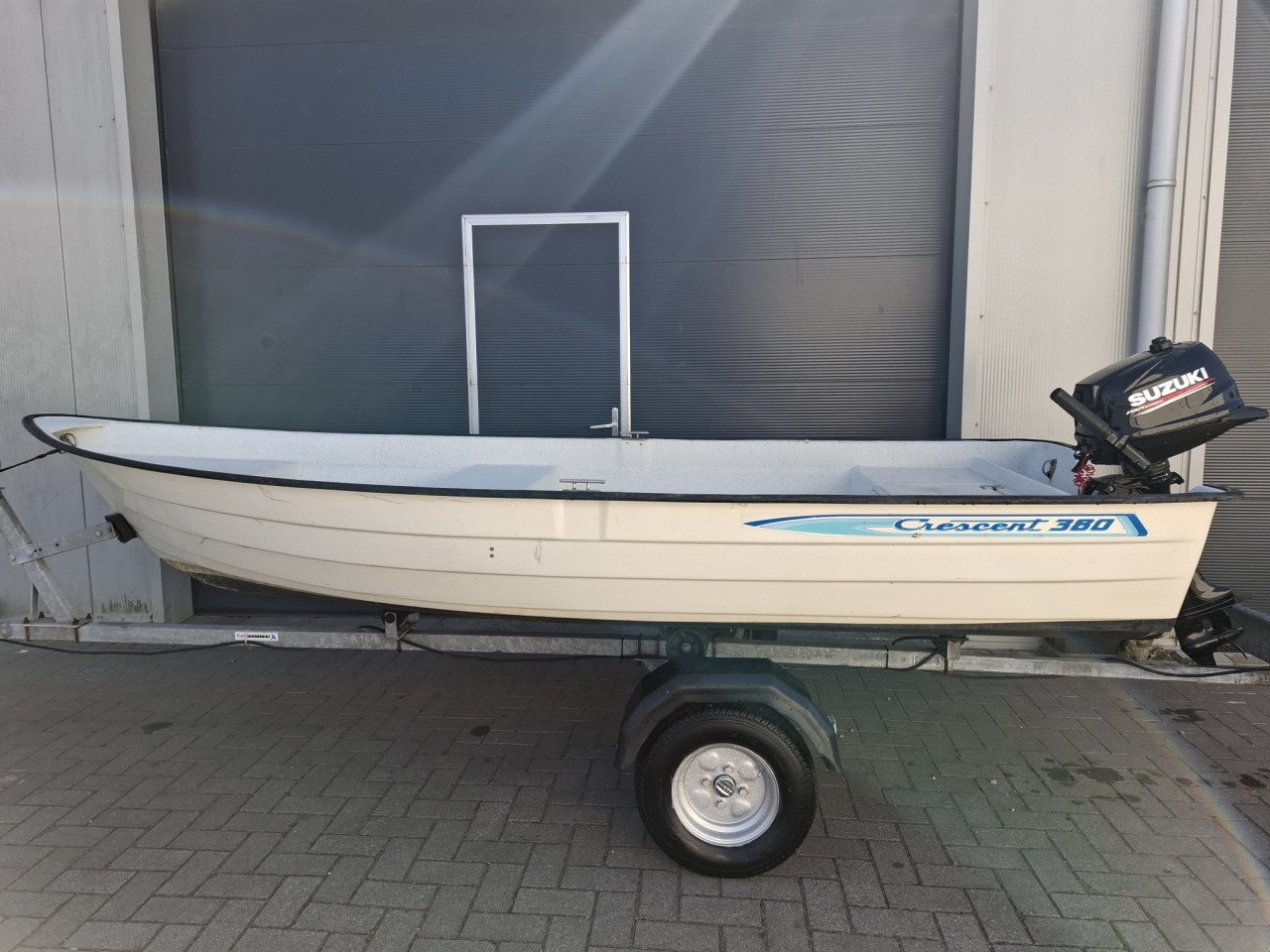 Cremo Crescent 380 met Suzuki 6pk 4takt en Kalf trailer