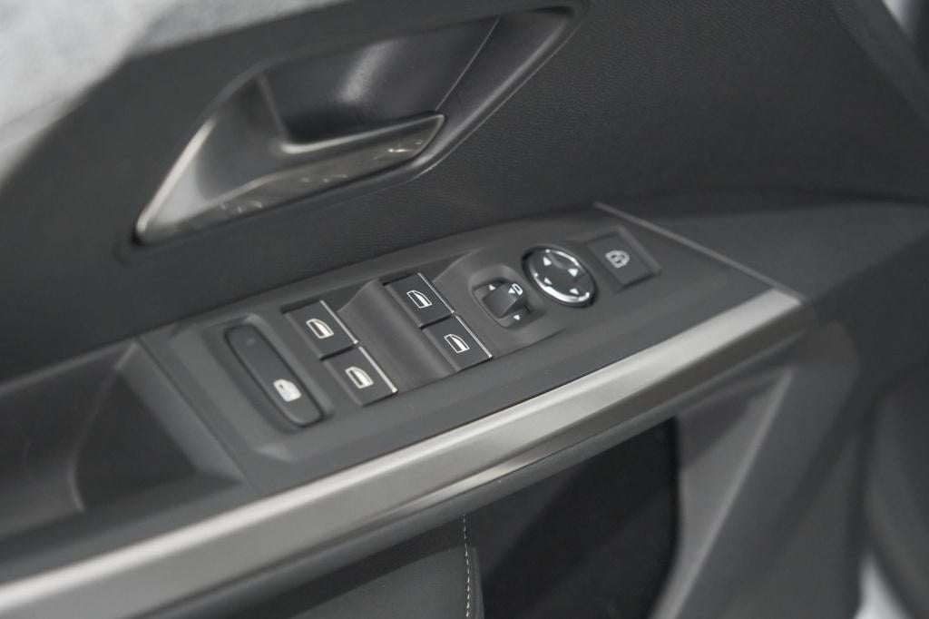 Peugeot 3008 1.2 hybrid 145 gt | camera | adaptieve cruise control | elektr
