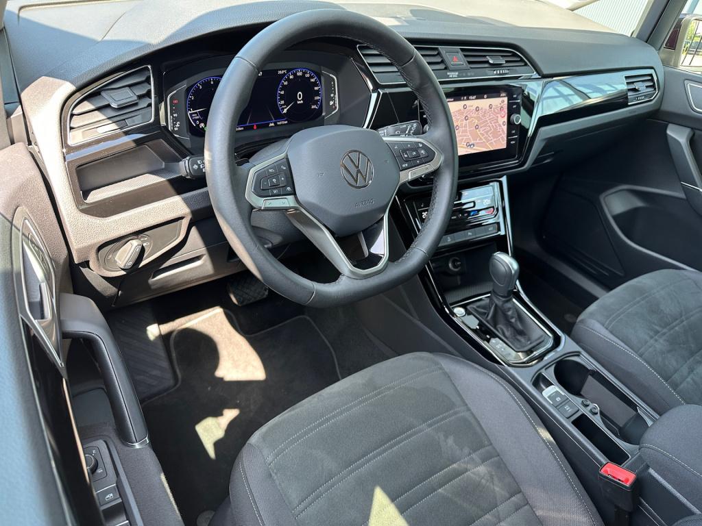 Volkswagen Touran 1.5 tsi 150pk dsg r-line highline | led | trekhaak | dode