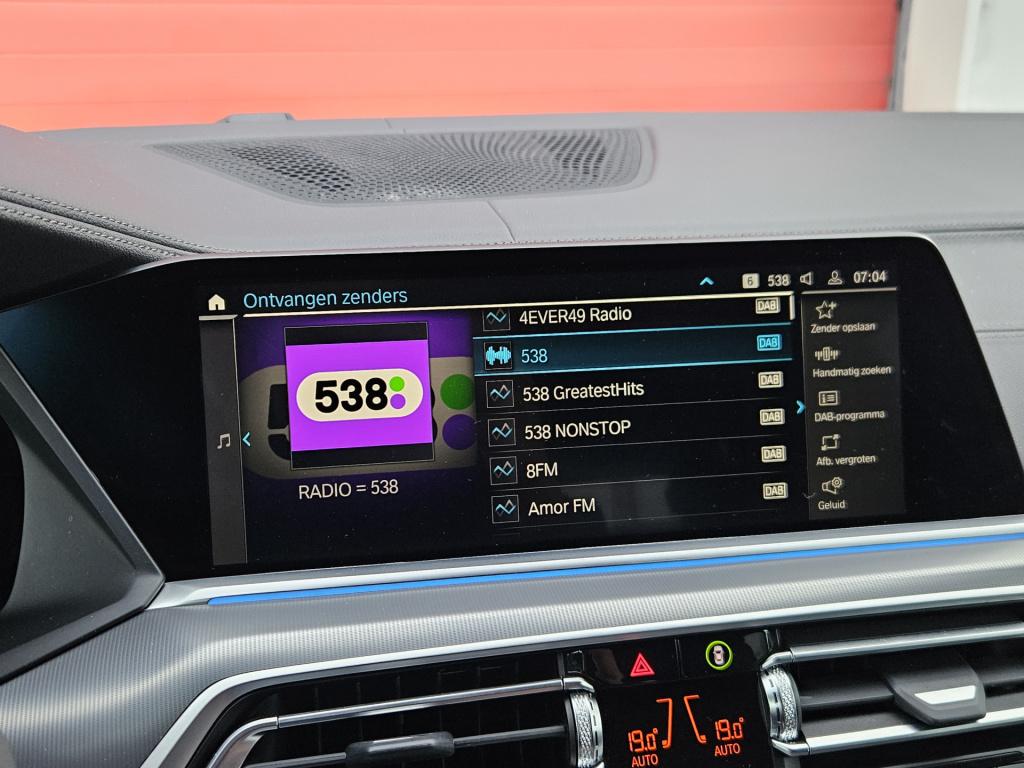 BMW X5 xdrive45e m-sport | achterasbesturing | trekhaak | luchtvering