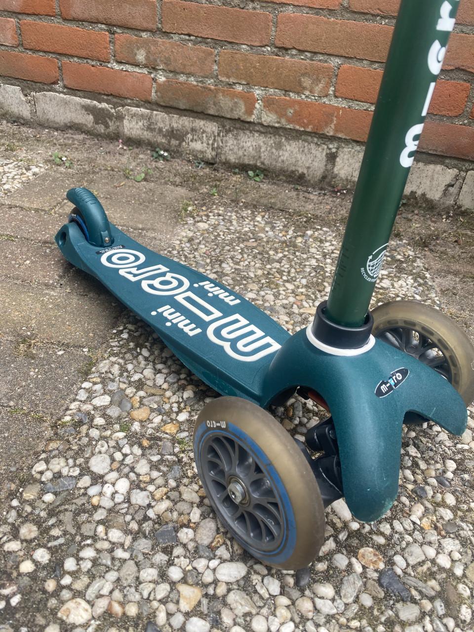 Mini micro eco kinderstep donkergroen