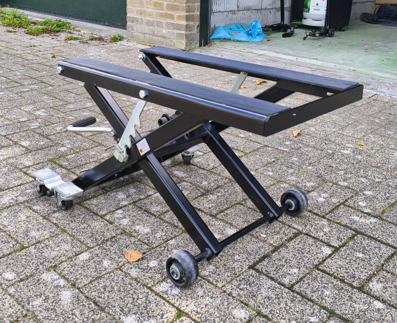 Te koop aangeboden motorlift!