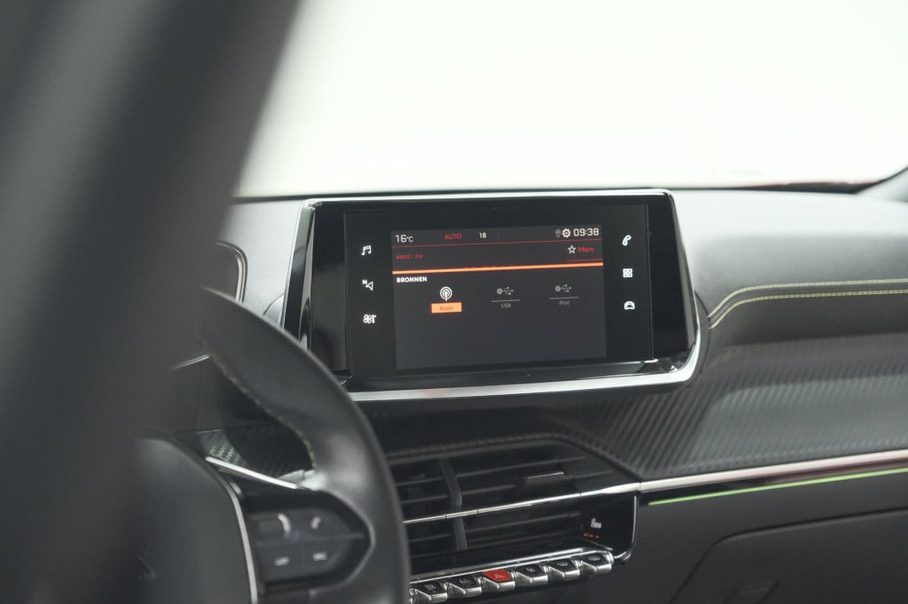 Peugeot 2008 puretech 130 gt-line | trekhaak | camera | apple carplay | par