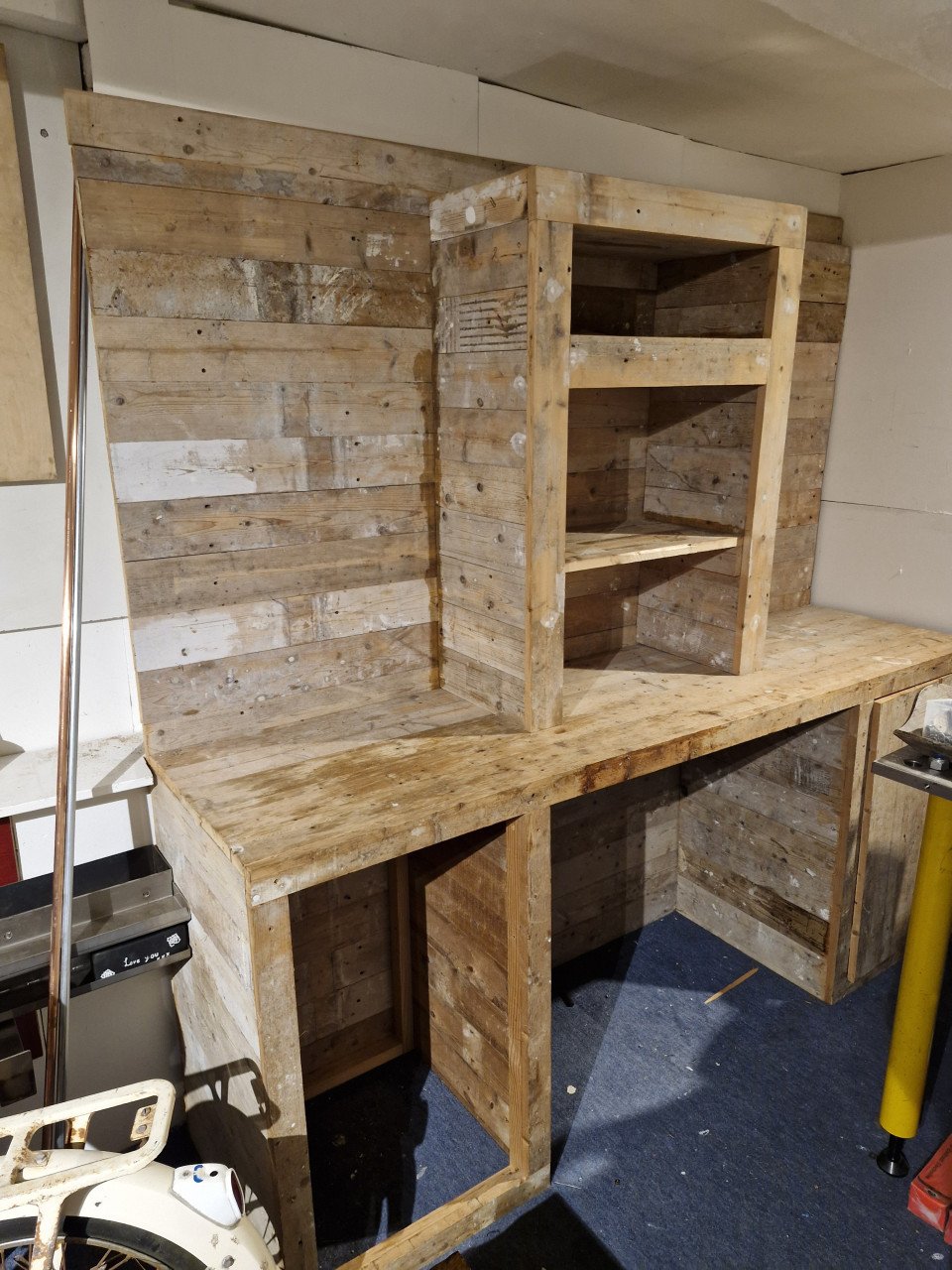 Te koop kast voor bijkeuken of schuur.