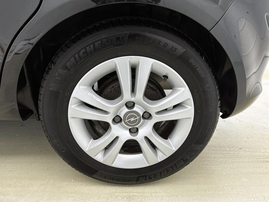 Opel Corsa 1.2-16v business+ | trekhaak | nieuwe apk |