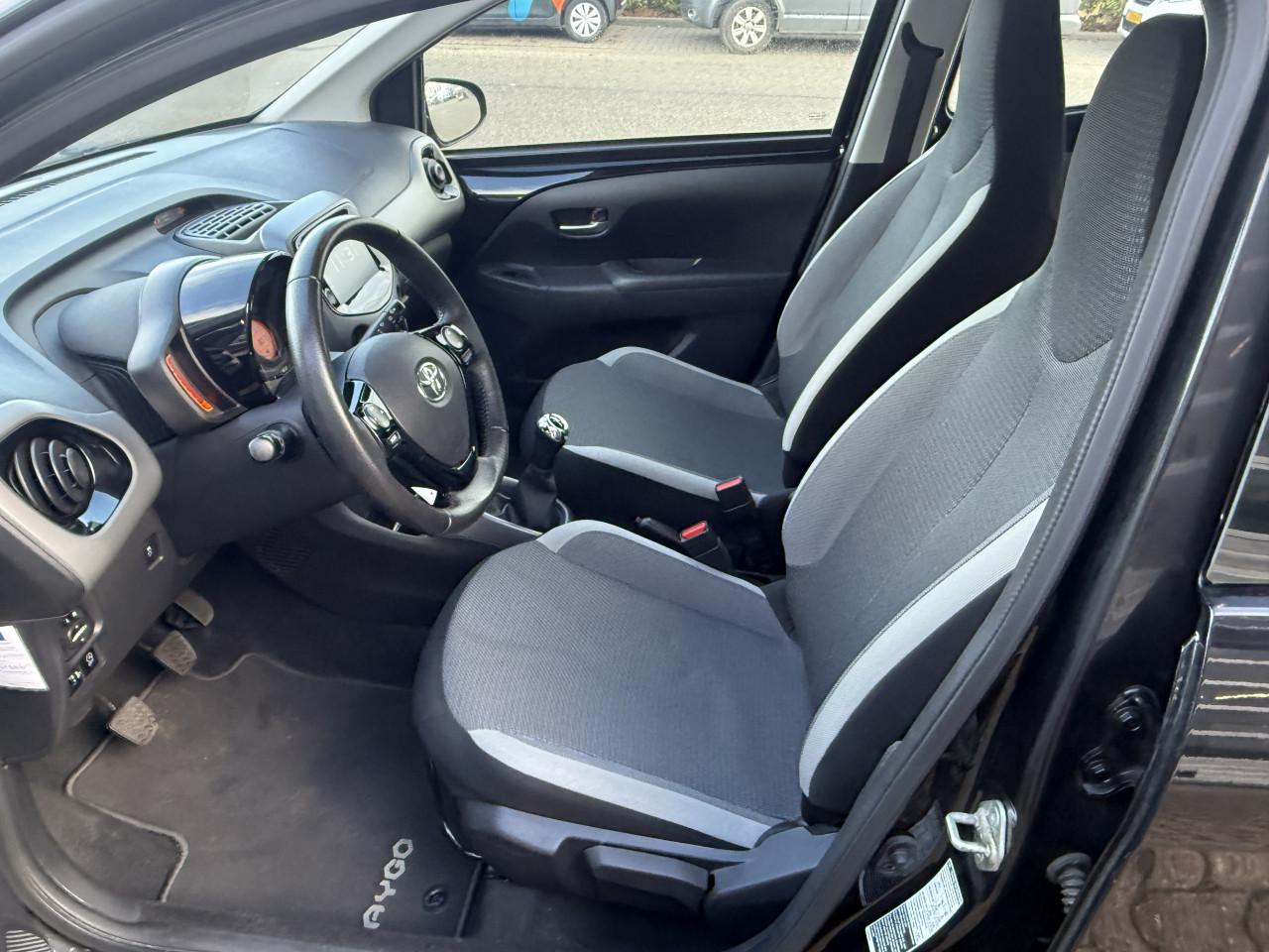 Toyota Aygo - 1.0 VVT-i x-play |Camera|Airco|12 Maanden Bovag Garantie