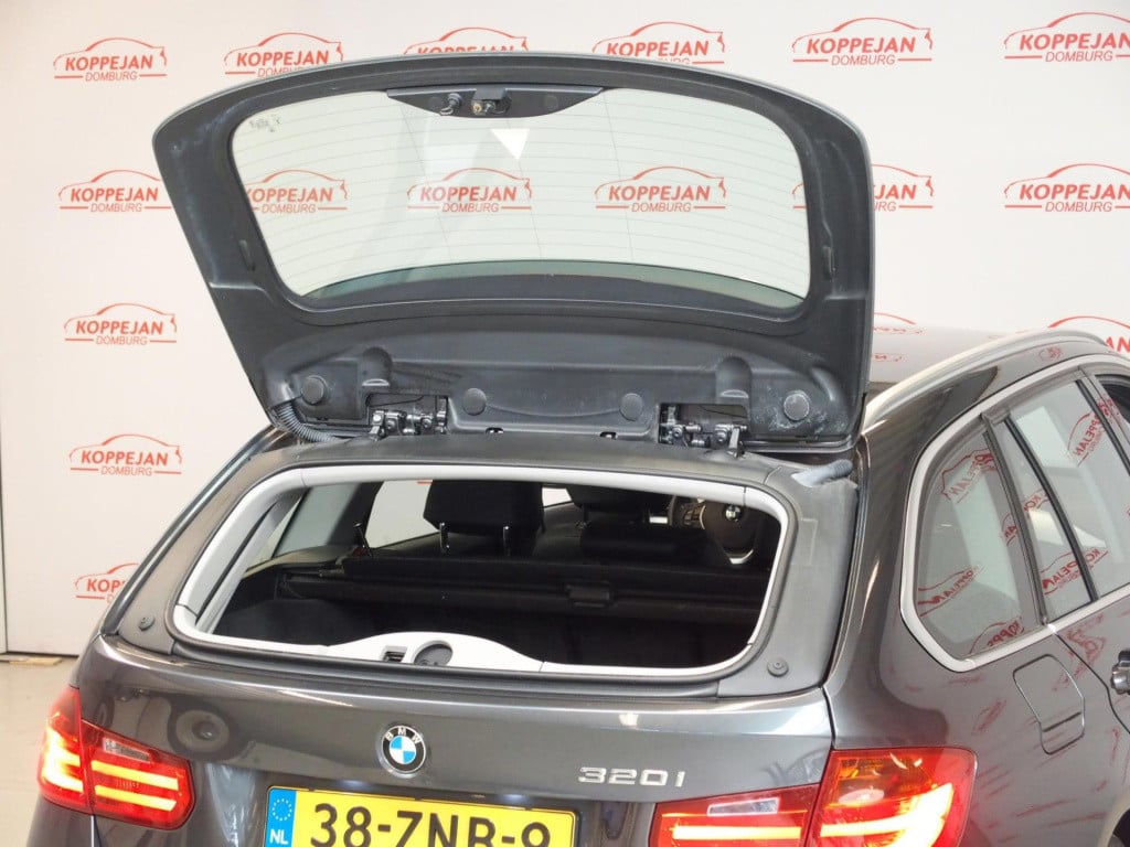 BMW 3-serie touring 320i high executive nl auto, leder, trekhaak