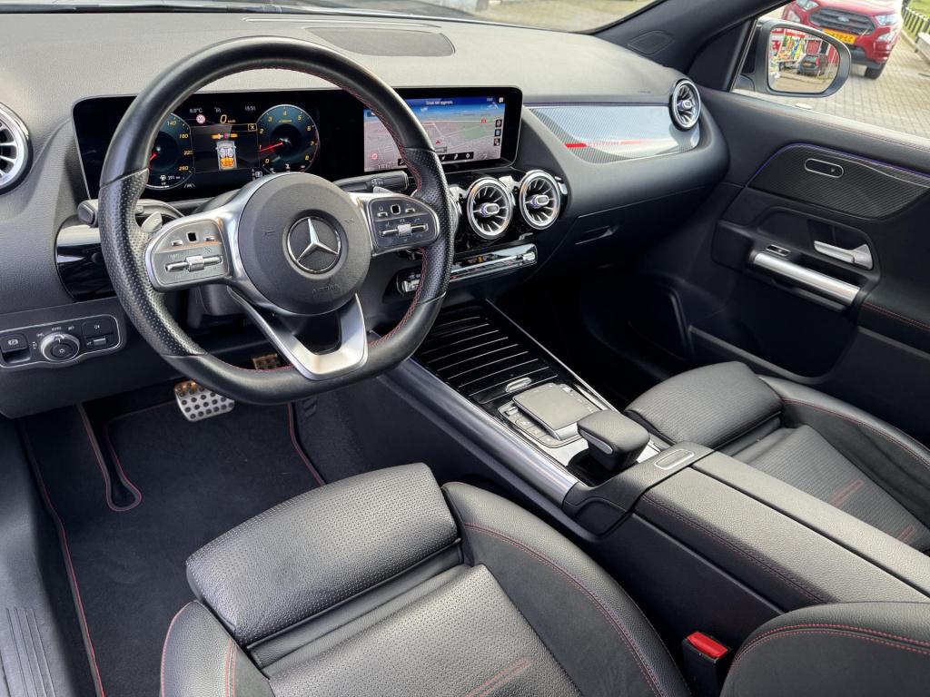 Mercedes-Benz Gla-klasse 200 amg line edition incl. trekhaak afneembaar!