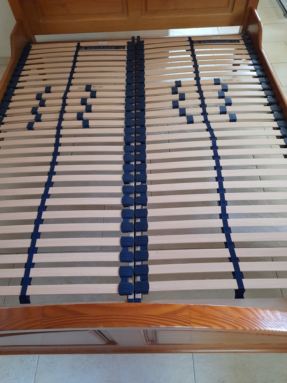 Massief houten bed 160 x 200 (in goede staat )