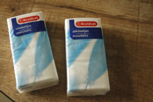 2 pakjes Papieren zakdoekjes