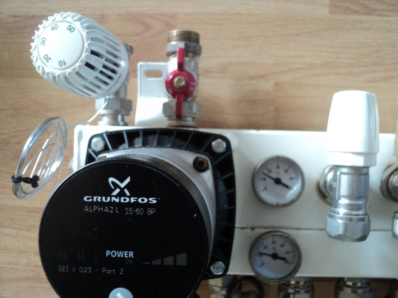 Vrijwel nieuwe 6 groep verdeler vloerverwarming ENERGIE ZUINIG