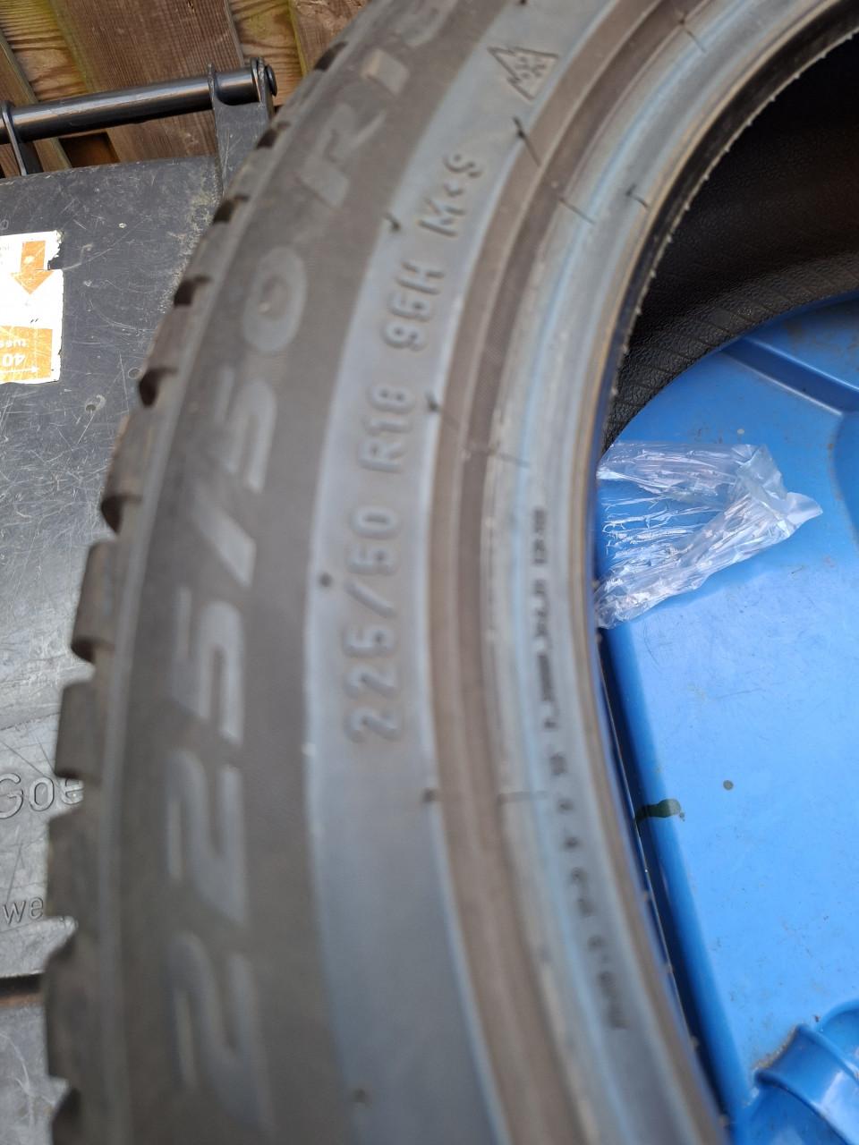 Te koop, 18 inch wintrrbanden., pirelli
