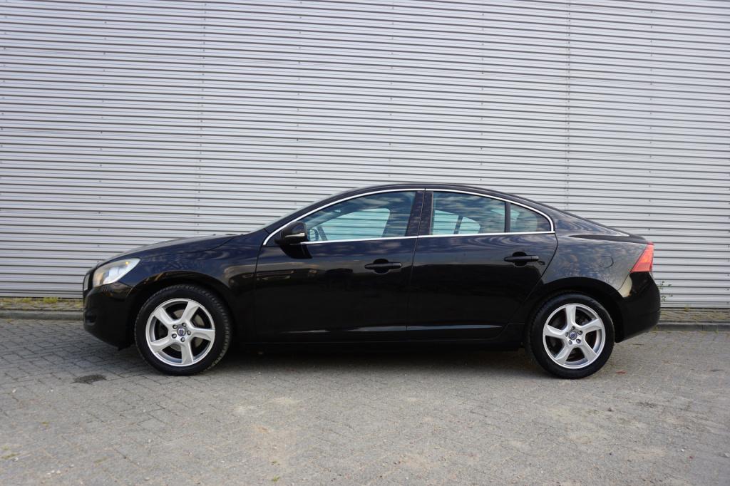 Volvo S60 1.6 t4 momentum automaat - climate / navi / cruise / parkeers. / 