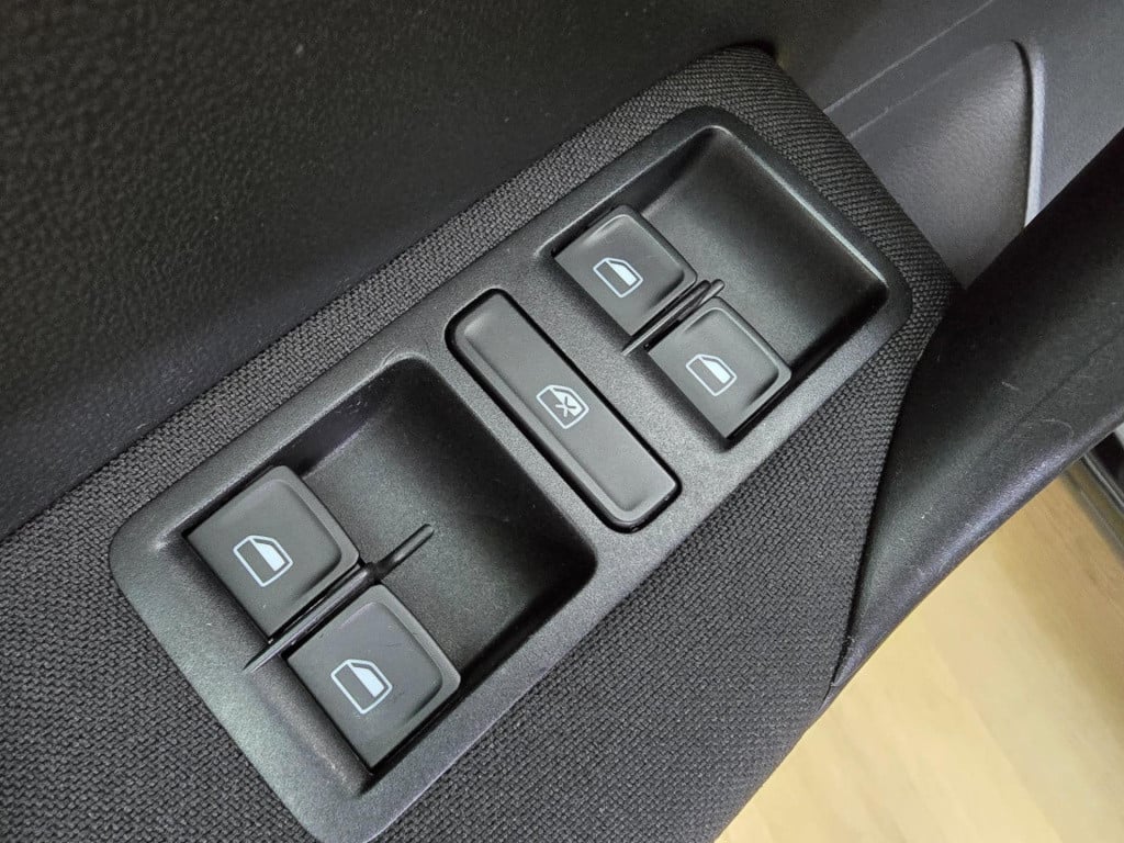 Volkswagen Polo occasion zwart 1.0 bluemotion uitvoering dus extra zuinig! 