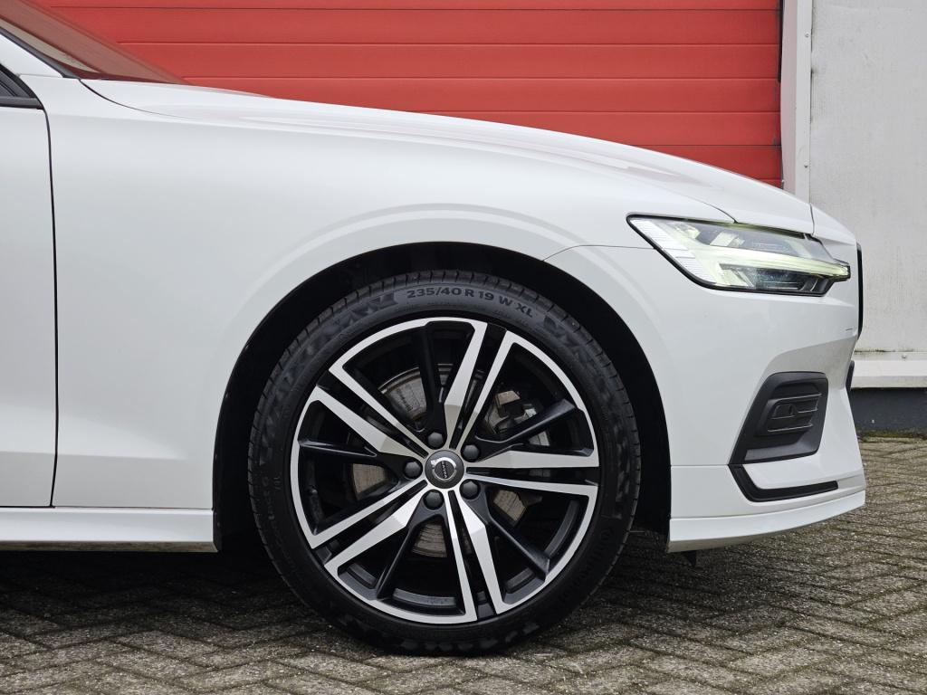 Volvo V60 2.0 b3 momentum advantage | r-design | acc | carplay