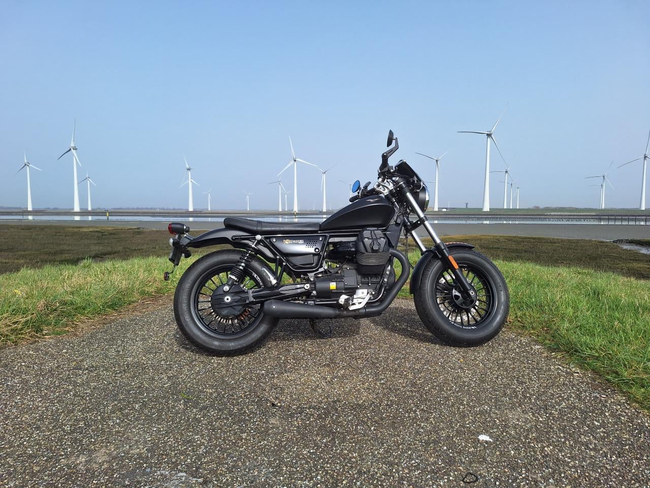 MOTO GUZZI V9 BOBBER 2016