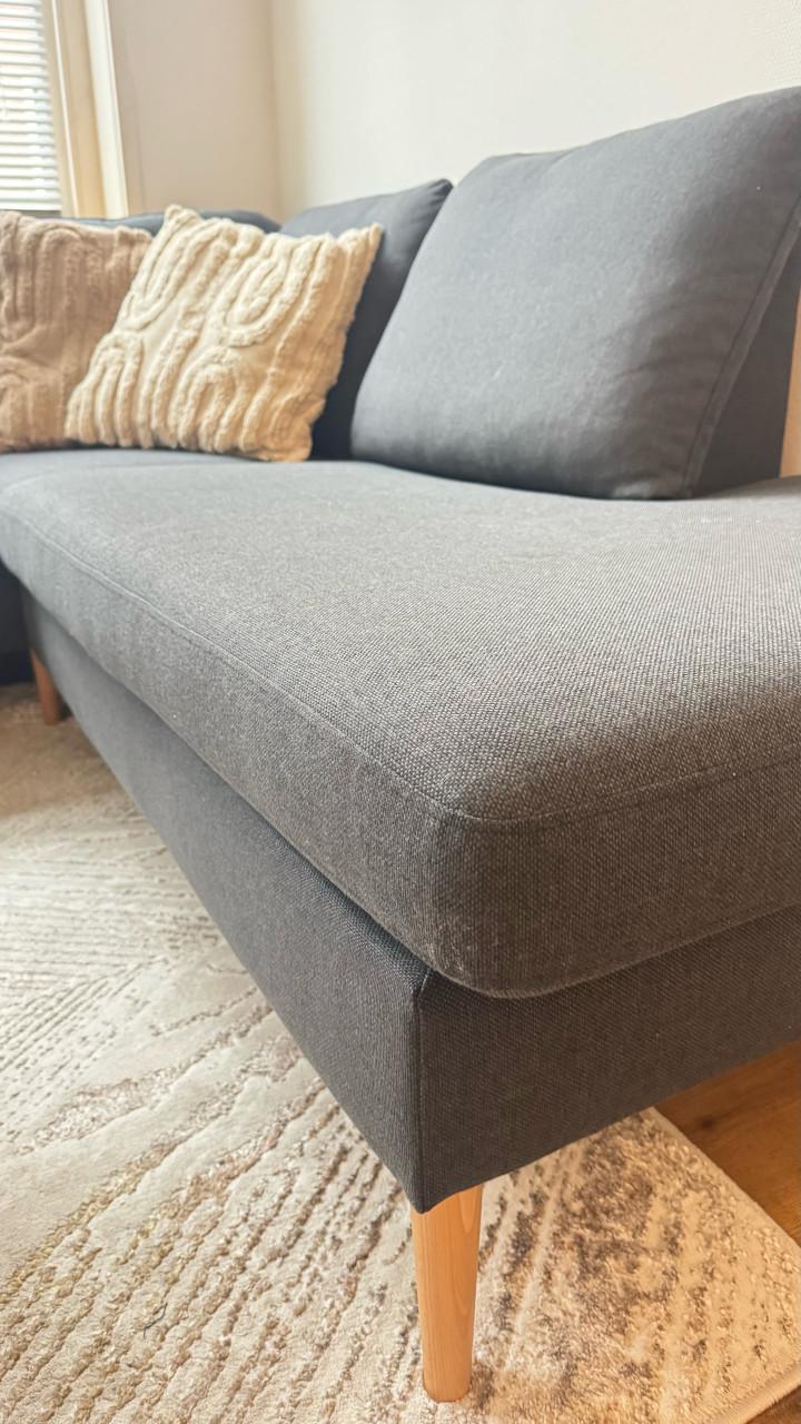 Moderne grijze hoekbank