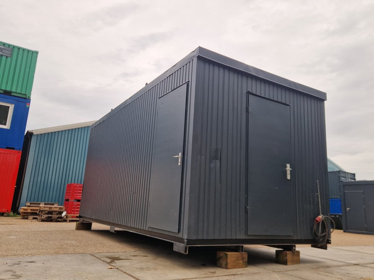 6x3m kantoorunit / woonunit / schaftkeet / bouwkeet