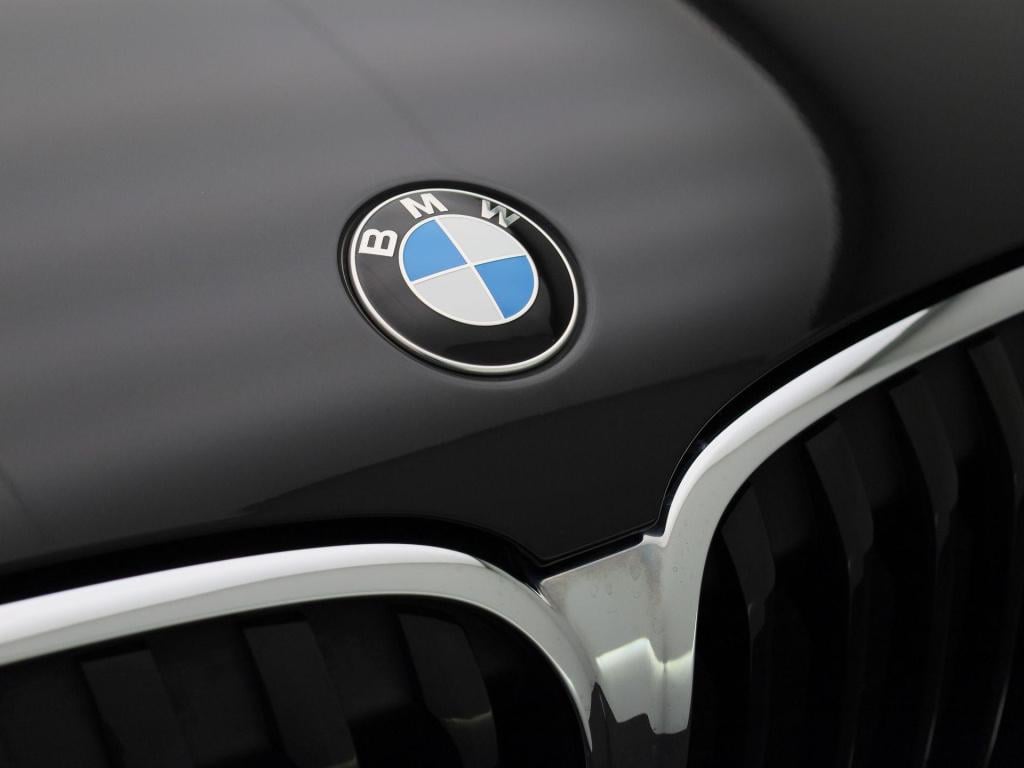 BMW X1 sdrive18i high executive | apple carplay / android auto | stoel- stu