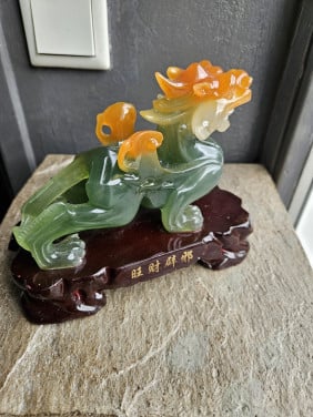 Mooi Feng shui beeldje van kunsthars, prachtige draak...