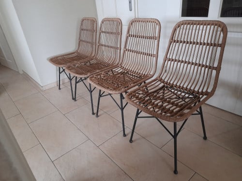 9 Leuke stoeltjes (in goede nette staat ) €20 per stuk