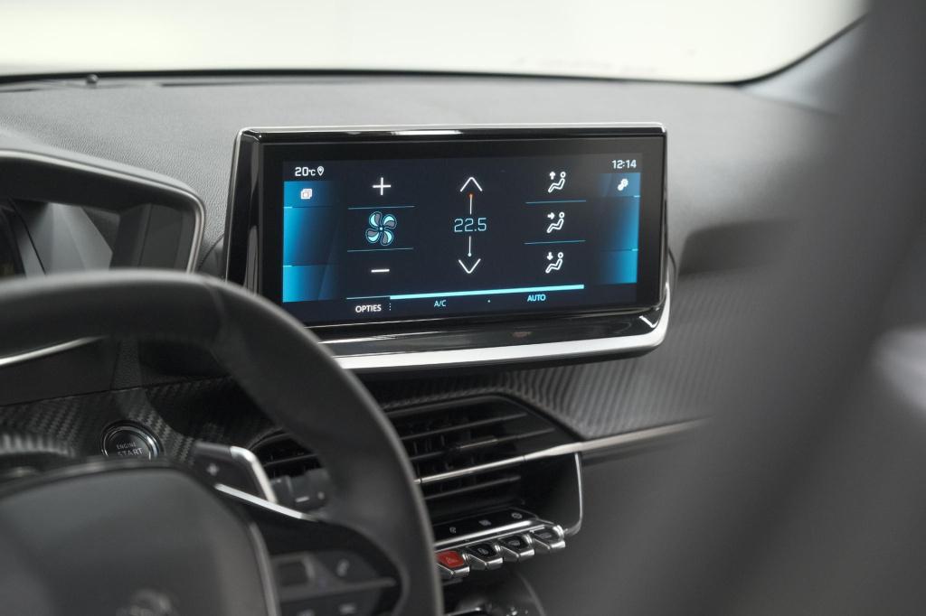 Peugeot 208 puretech 100 eat8 allure | camera | navigatie | apple carplay |