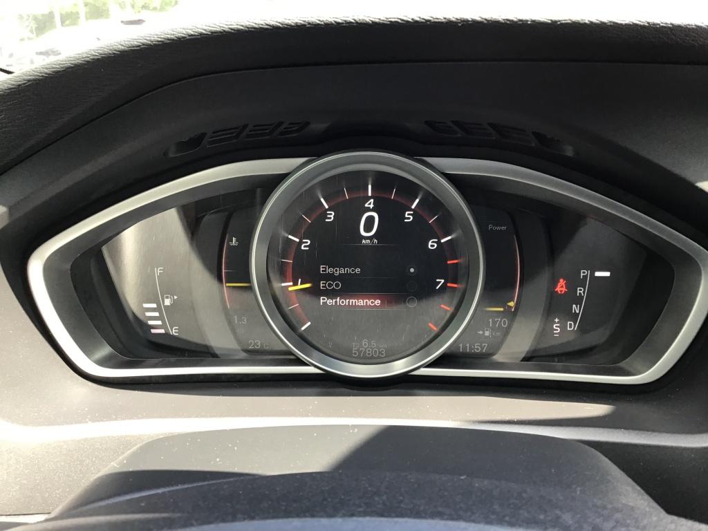 Volvo V40 t3 153pk aut6 polar+ sport| panodak| camera| trekhgaak| h&k soun